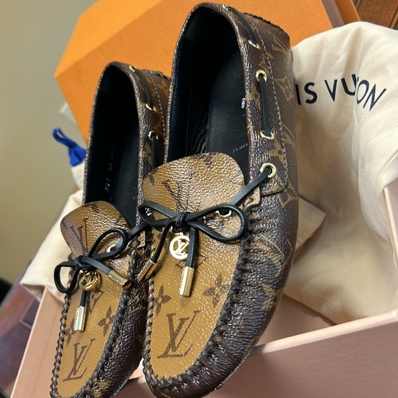 Louis Vuitton Gloria Loafers, Size M39 - Picture 2 of 9